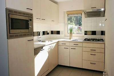 Stimmungsvoller Bungalow mit Spülmaschine, in...