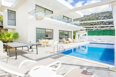 Villa in Kalkan mit Schwimmbecken
