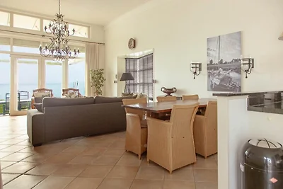 Panorama-Villa mit Sauna und Seeblick