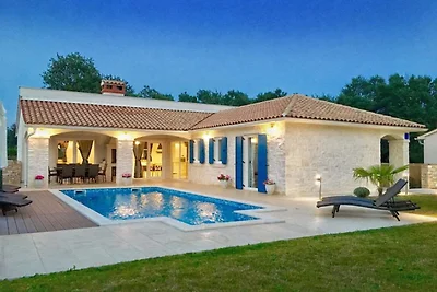Komfortable Villa mit privatem Schwimmbad