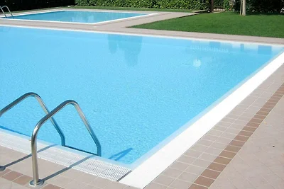 Wohnung in Lazise mit Strand und Pool