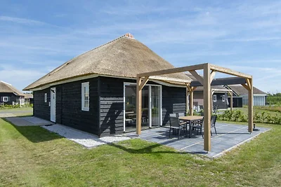 Villa in paglia in un villaggio turistico