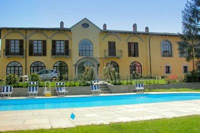 Herenhuis in Nizza Monferrato met zwembad