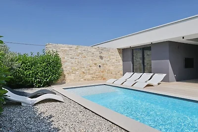 Villa in Kraj, Tkon mit Schwimmbecken