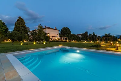 Villa con 5 camere da letto e piscina a Lucca