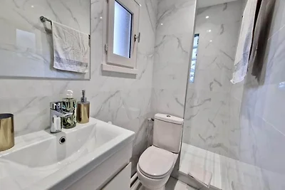 The Blue Revol Renoviert Voll ausgestattet