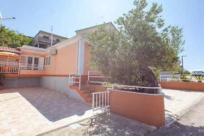Ferienhaus in Podgora mit Schwimmbecken