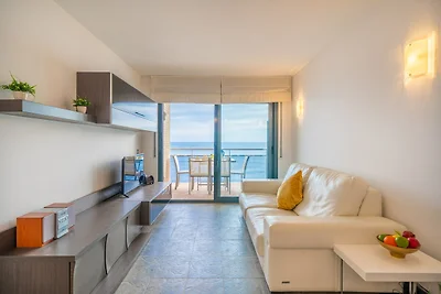 Beachfront apartment in L'Escala