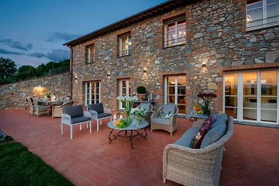 Villa a Lucca con piscina e vista