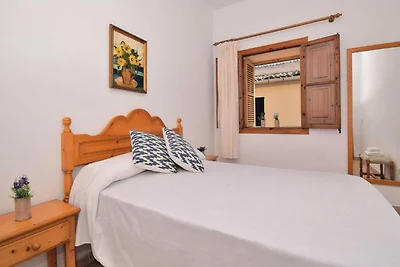 Haus in Maria de la Salut mit Terrasse