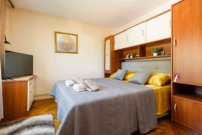 Three Bedroom Apartment with Terrace and Sea...