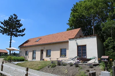 Malerisches Herrenhaus mit Garten