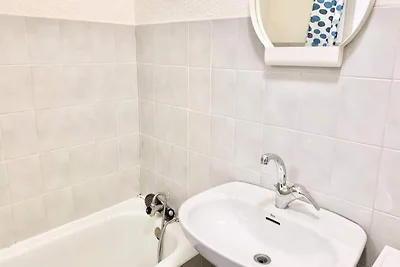 Studio-Schlafsofa in der Nähe der Gem Station