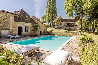 Gemütliche Villa in Sourzac mit privatem pool