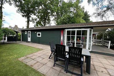 Chalet in Voorthuizen mit Hallenbad