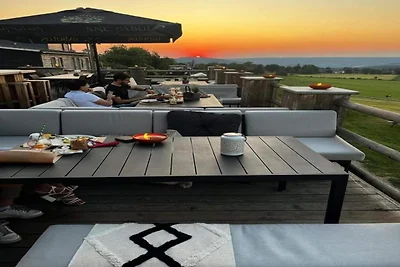 Campingzelt mit moderner Ausstattung