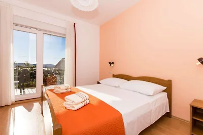 Apartments Mastelić - Three Bedroom Apartment...