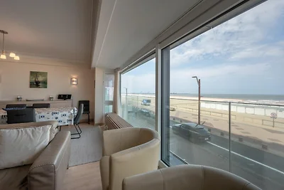 Modern appartement met uitzicht op zee