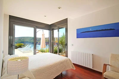 Haus mit großem Garten und privatem Pool