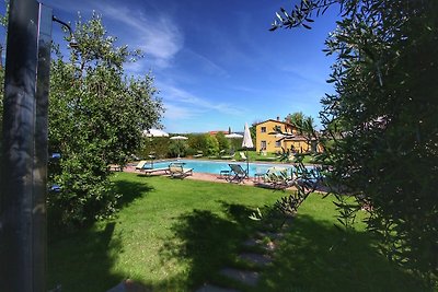 Schickes Bauernhaus in Cortona mit Schwimmbad