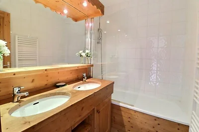 PIACEVOLE APPARTAMENTO CON 2 LOCALI, CAMERA D...