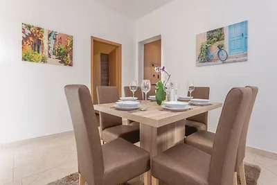 Apartment mit Pool und 2 Zimmern