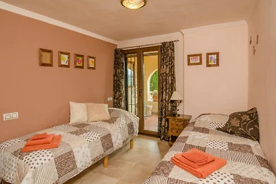 Accogliente villa con piscina privata a...
