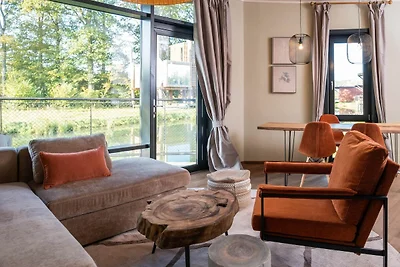 Rilassati nel comfort di The Bayleaf di...