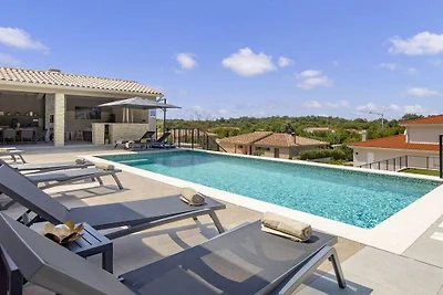 Villa in Labin met zwembad