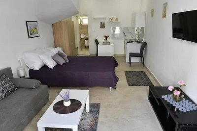 Charming Sinj Town Studio Apartments - Studio...