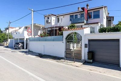 Apartment in Arbanija mit Sprudelbad