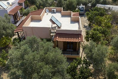 Villa moderna a Sfakaki con piscina