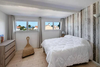 Huis vlakbij La Prée Beach met uitzicht op...