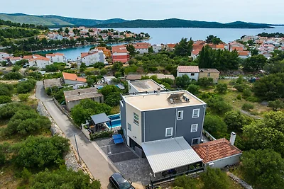 Apartment mit Pool in Strandnähe in Zaboric