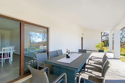 Ferienhaus in Raša mit Schwimmbecken