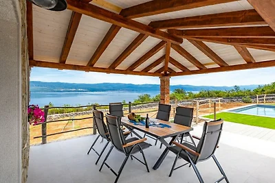 Ferienhaus in Risika mit Schwimmbecken