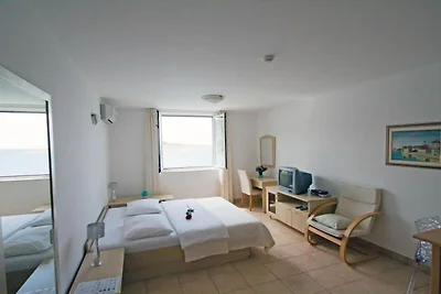 Beachfront Apartments Tamarix - Studio Apartm...