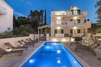 Spazioso appartamento con terrazza a Slatine