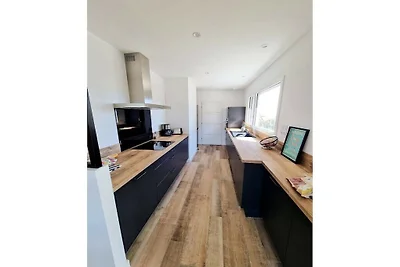 Moderne villa van 710 m² op 100 meter van het...