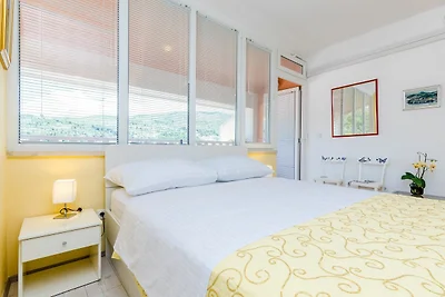 Appartement met balkon vlakbij zee