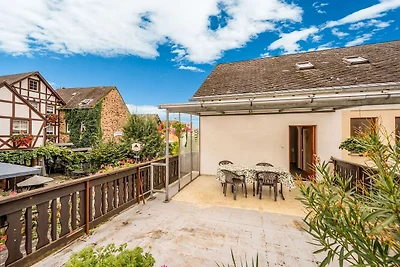 Aangenaam vakantiehuis in Ernst met balkon