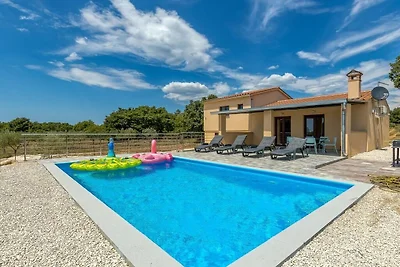 Ferienhaus in Jursici mit Schwimmbecken