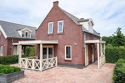 Ferienhaus am Wasser mit Veranda