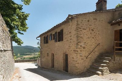 Traditionelles Ferienhaus mit Kamin in Pergin...