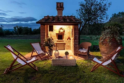 Villa vicino Lucca con forno e giardino