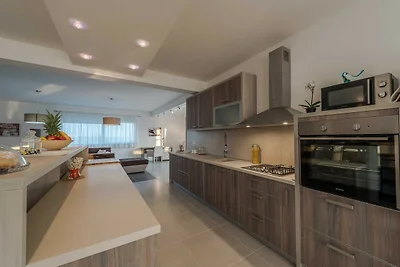 Deluxe Four Bedroom Villa with Sea View and P...