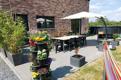 Ferienhaus in Noiseux mit eingezהuntem Garten