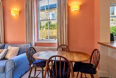 Cottage in riva al fiume con terrazza