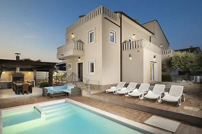 Villa in Premantura met zwembad