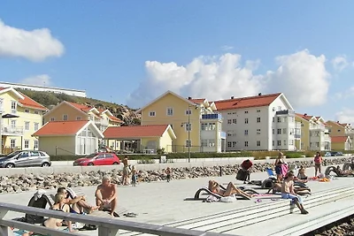 3 persone case ad LYSEKIL